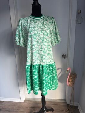 VOY Boutique Green White Floral Daisy Knit Mod Dress Size M